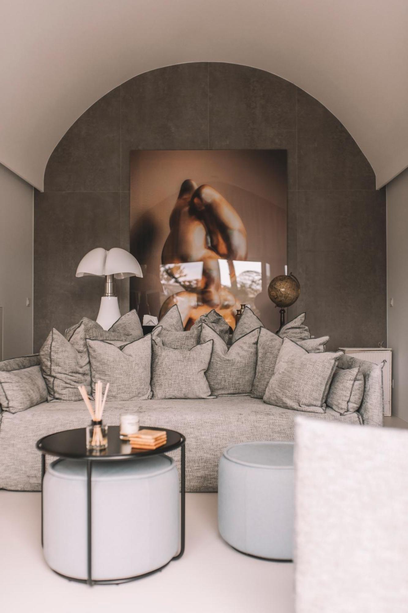 Deluxe Queen Suite